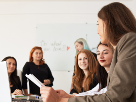 O Instituto Econacional analisa como a educação atua como eixo central na transformação social.