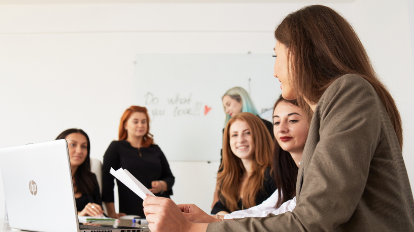 O Instituto Econacional analisa como a educação atua como eixo central na transformação social.