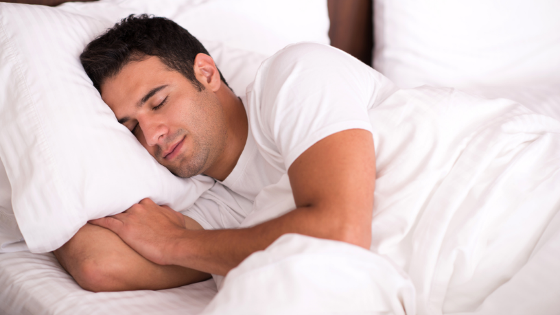 Lawrence Aseba Tipo explica como o sono regula hormônios, memória e imunidade, essencial para corpo e mente.