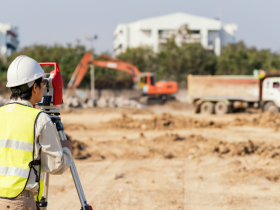 Valderci Malagosini Machado analisa como a topografia urbana orienta escolhas estruturais que garantem segurança e eficiência em empreendimentos residenciais.