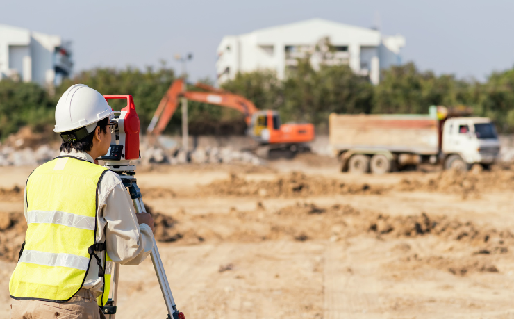 Valderci Malagosini Machado analisa como a topografia urbana orienta escolhas estruturais que garantem segurança e eficiência em empreendimentos residenciais.